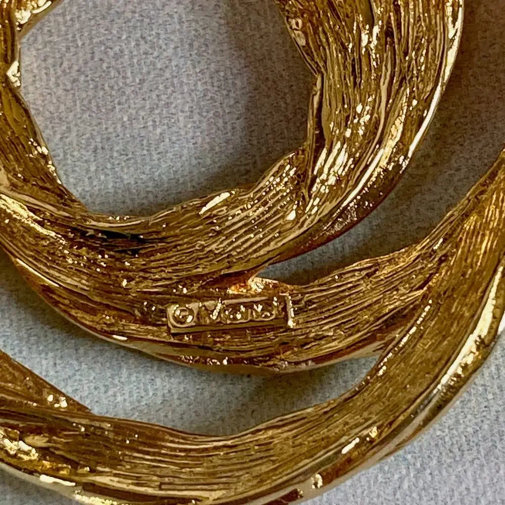 MONET Gold Tone Interlocking Circles (Celtic Knot) Brooch EUC Vintage 60s